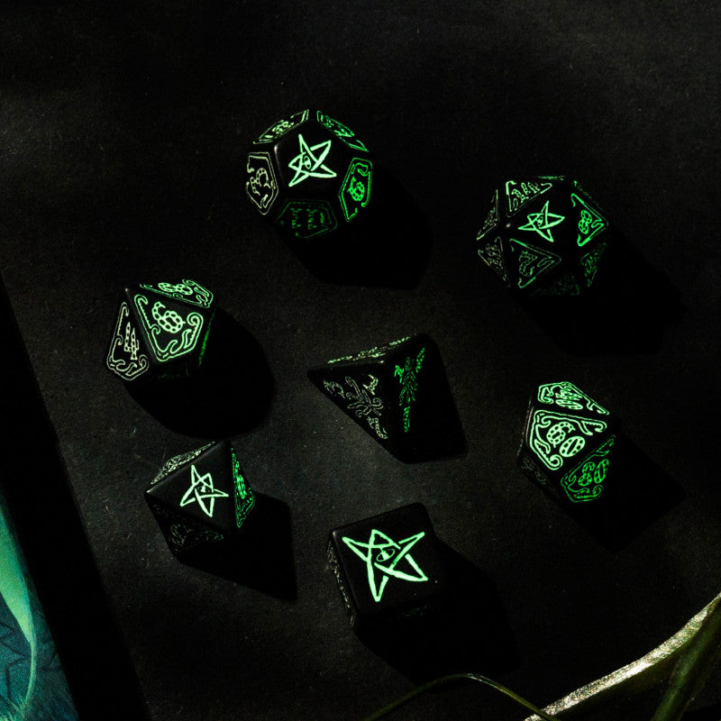 Call of Cthulhu Dice Black & glow-in-the-dark Dice Set (Preorder)