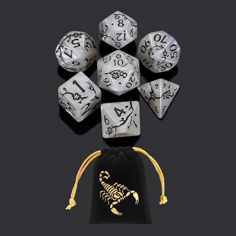 梅花雕刻花紋骰子 - 白色（附骰袋 - 蠍子）