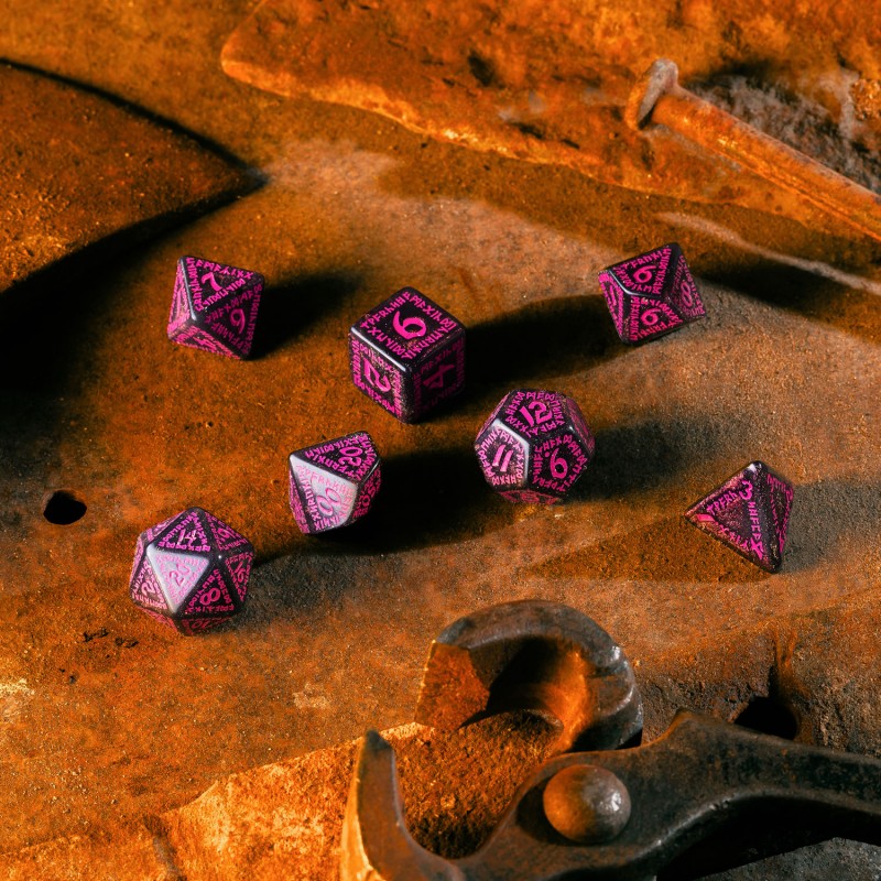 Runic Shimmering black with magenta Dice Set (Preorder)